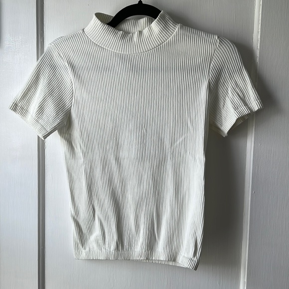 Forever 21 thick low turtle neck top (Size Medium) - Picture 1 of 4